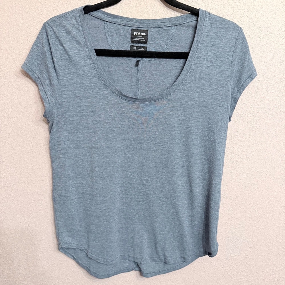 Prana Womens XS Blue Heathered Scoop Neck Short Sleeve T-Shirt Curved Hem